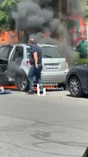 Пожар на улице Алека Манукяна в Кентроне: горит автомобиль