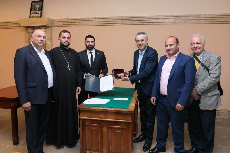Уникальная вавилонская клинописная табличка передана в дар Матенадарану в Ереване