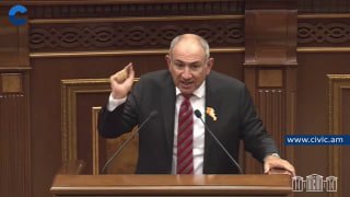 Пашинян пообещал «сокрушить трехглавую олигархию» и призвал несогласных к революции