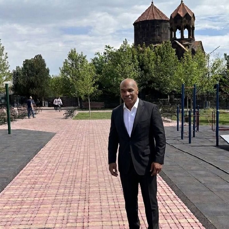 Майк Тайсон и Артур Абрахам встретились в парке Абрахама в Нор Чарбахе (Ереван)