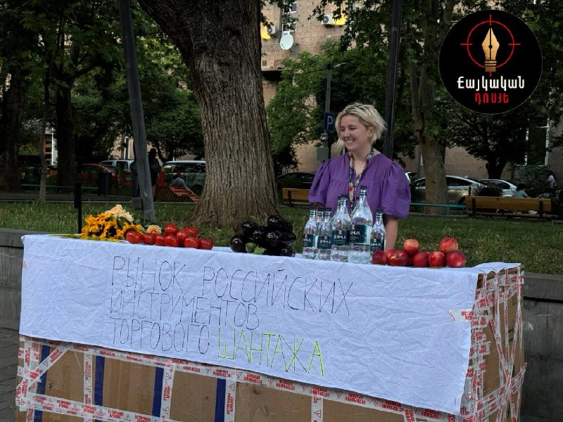 На Вернисаже в Кентроне открыли «рынок российских инструментов торгового шантажа» перед выборами